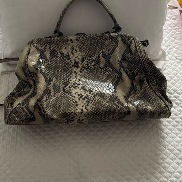 Jessica Simpson Python Snakeskin Doctor Handbag/Crossbody With Bow Detail - Picture 2 of 4